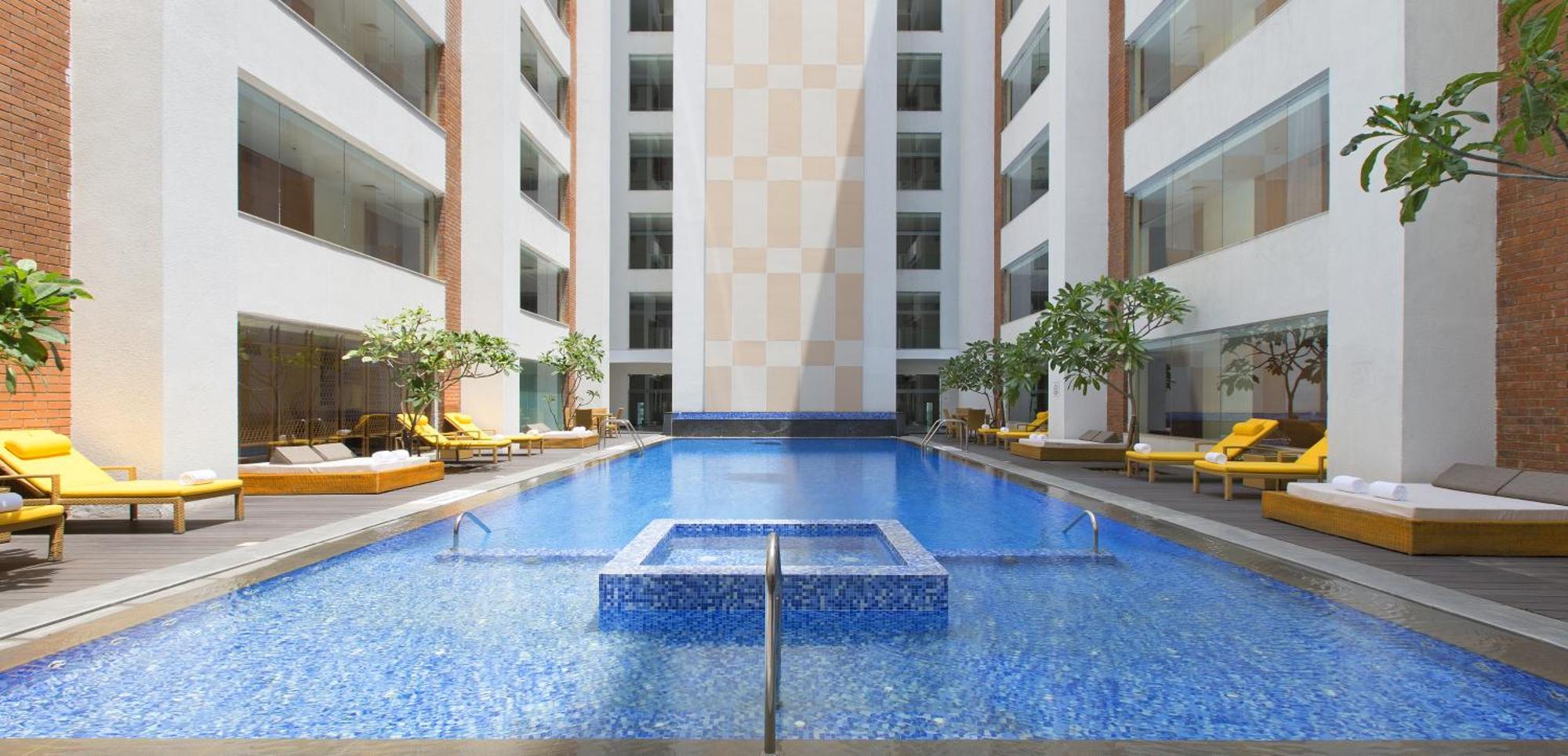 Sheraton Hyderabad Hotel Exterior foto