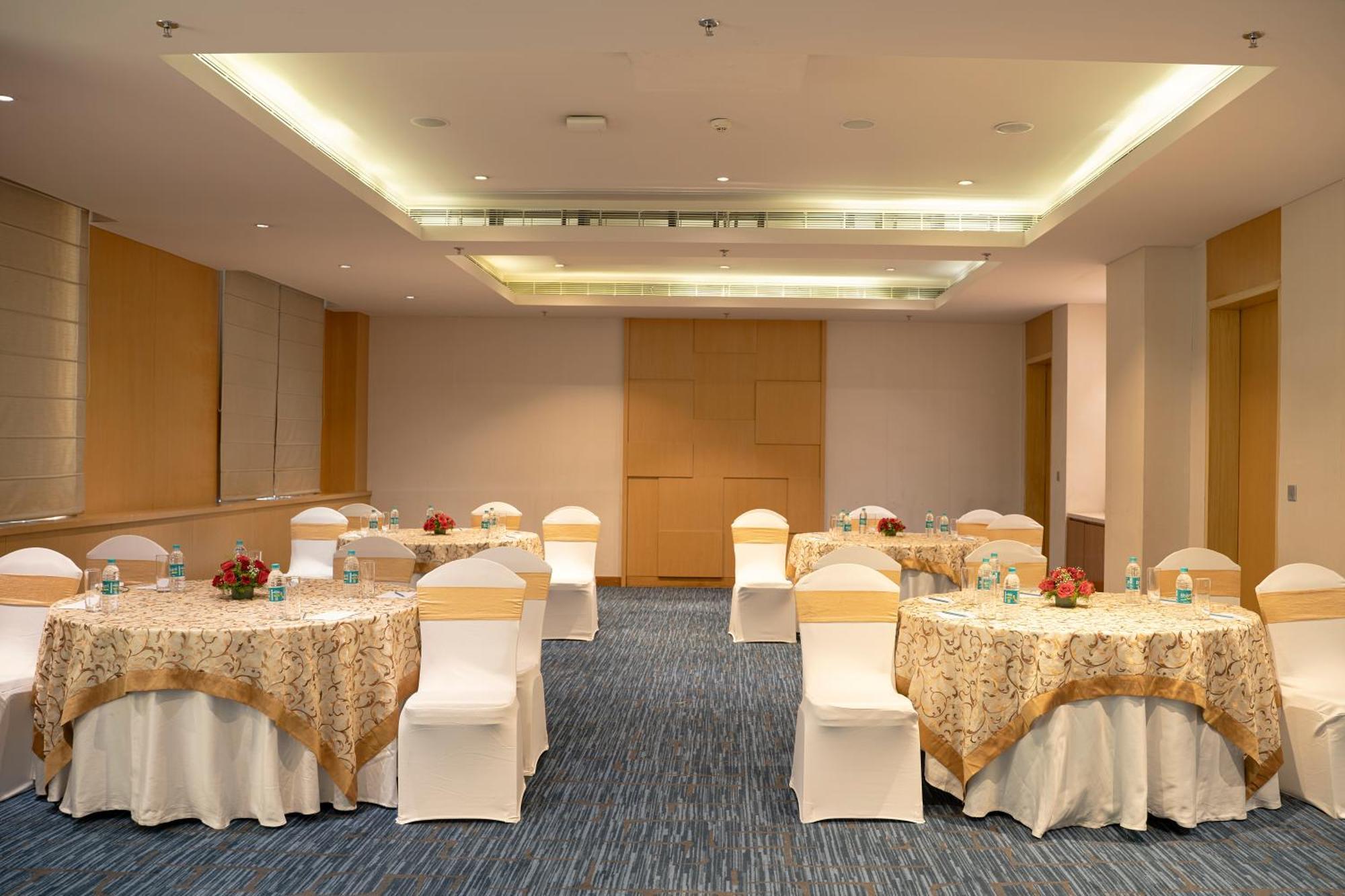 Sheraton Hyderabad Hotel Exterior foto