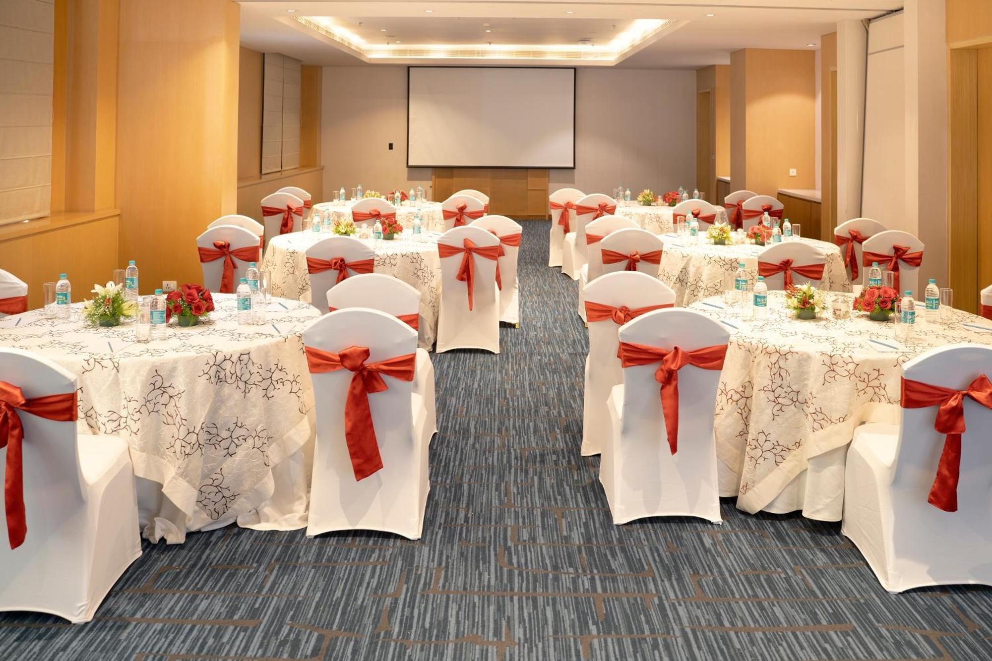 Sheraton Hyderabad Hotel Exterior foto