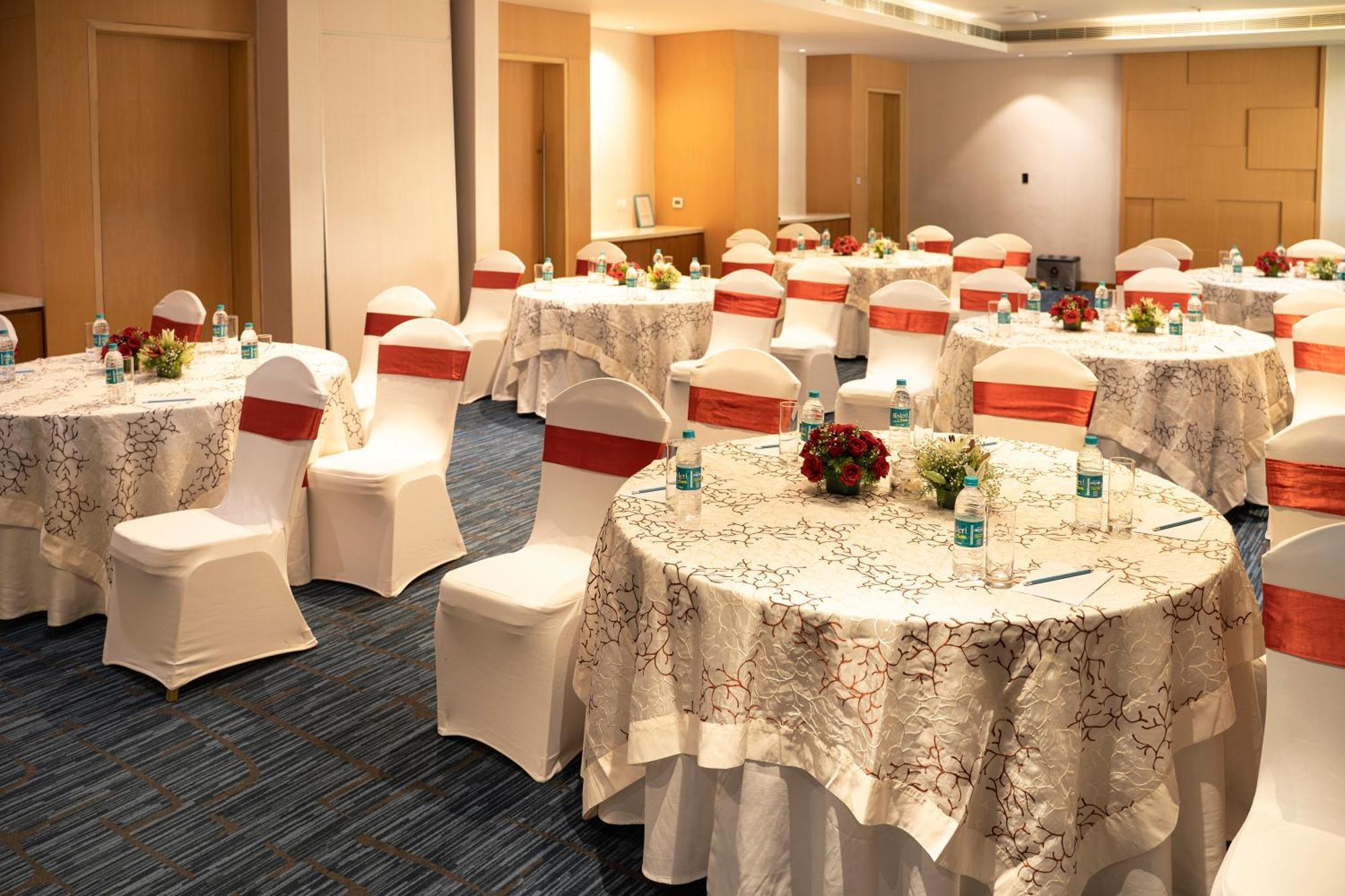 Sheraton Hyderabad Hotel Exterior foto