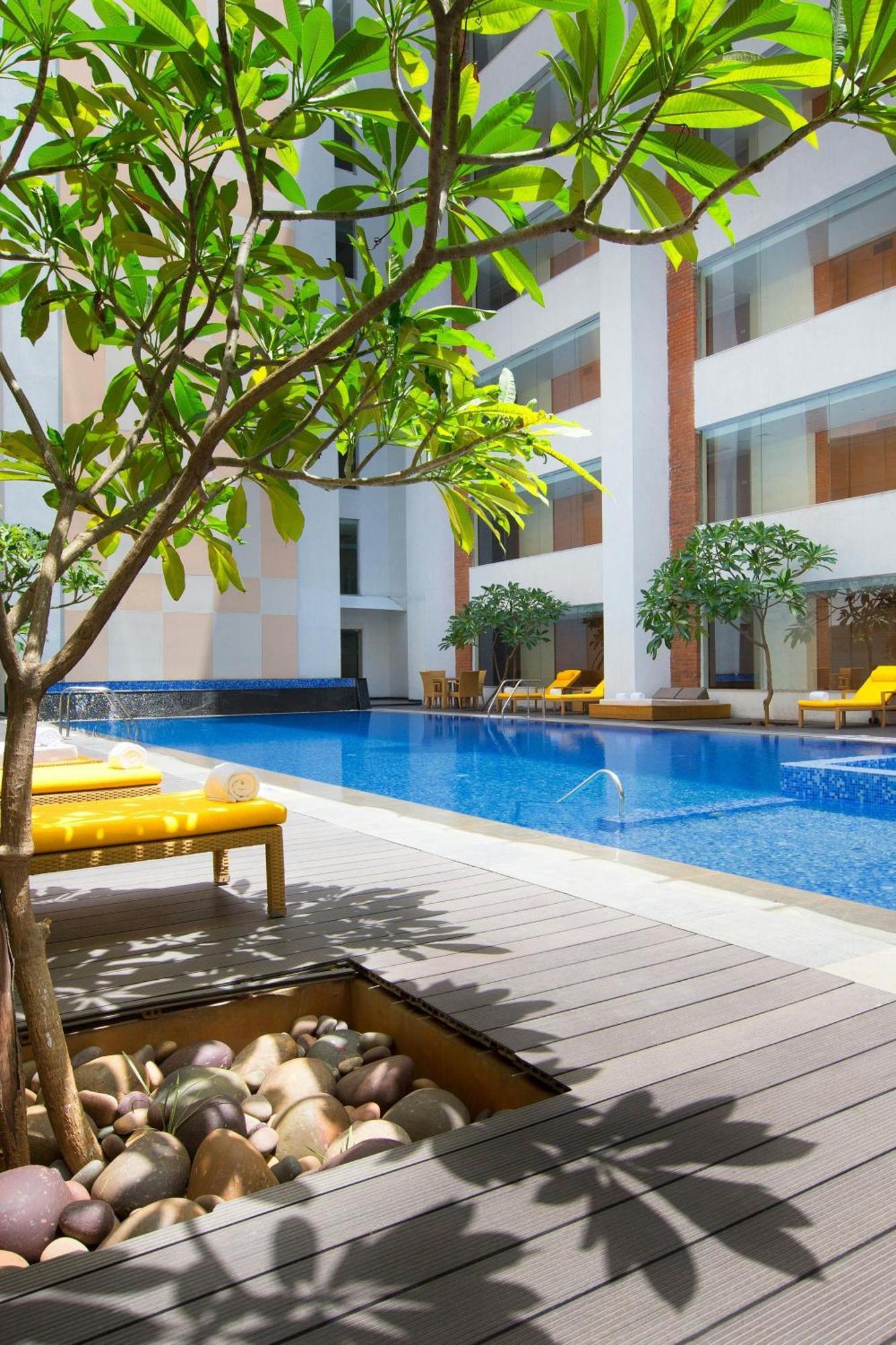 Sheraton Hyderabad Hotel Exterior foto