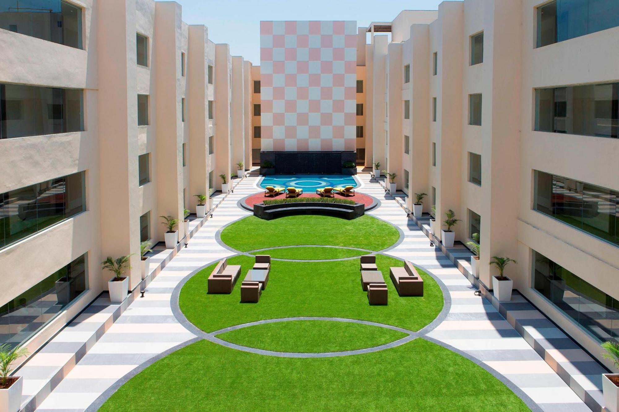 Sheraton Hyderabad Hotel Exterior foto