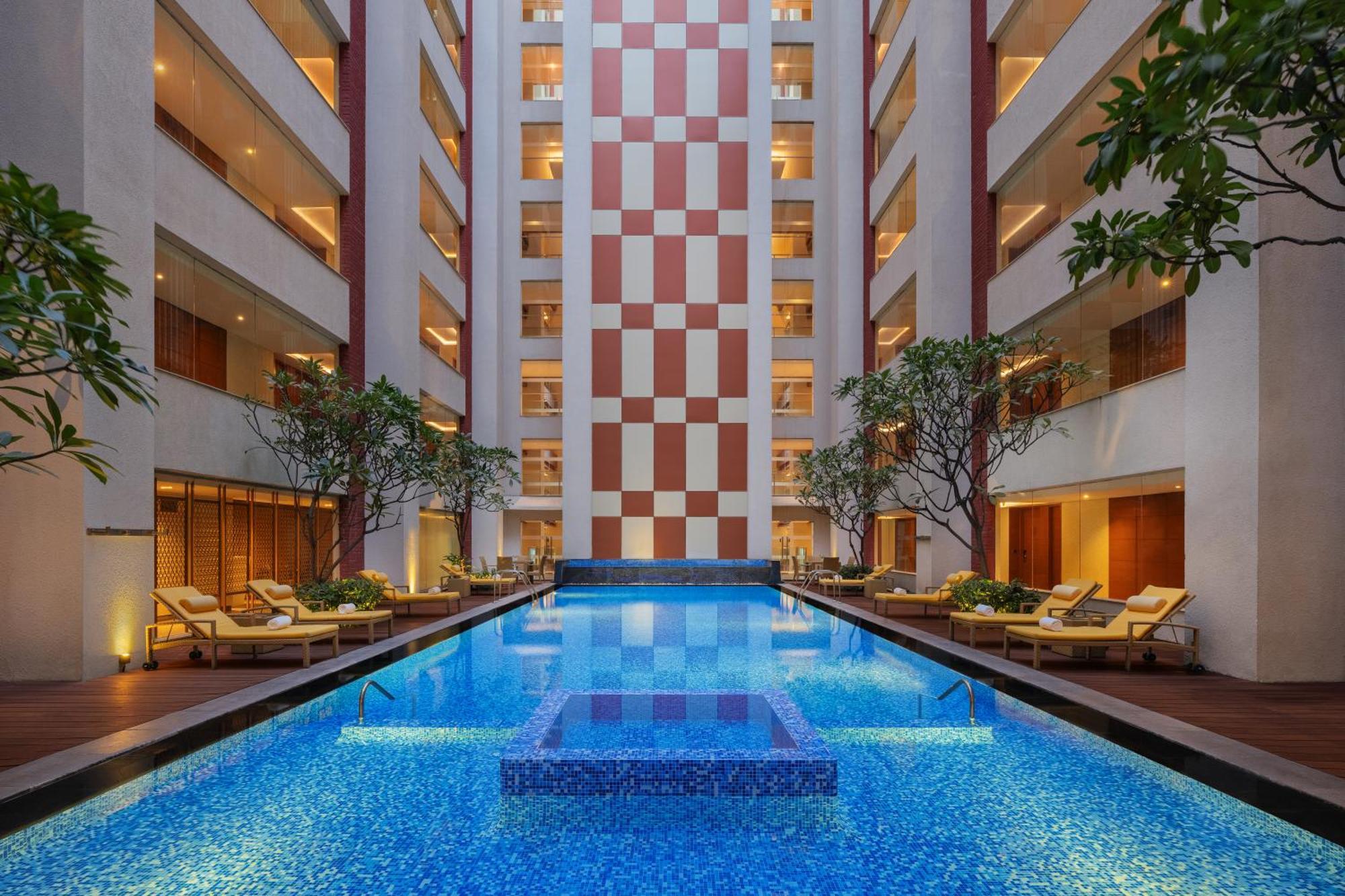 Sheraton Hyderabad Hotel Exterior foto